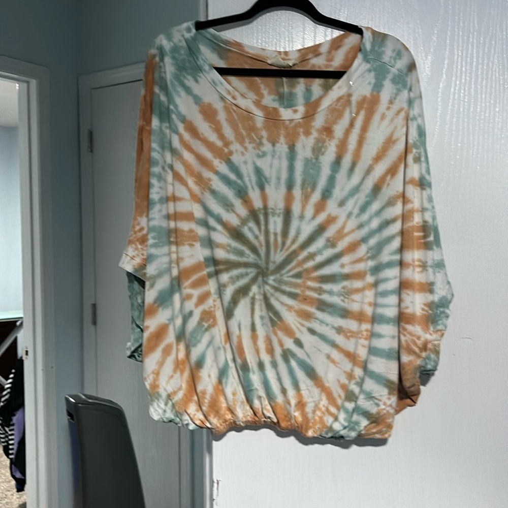 Dress up tie dye shirt sz l